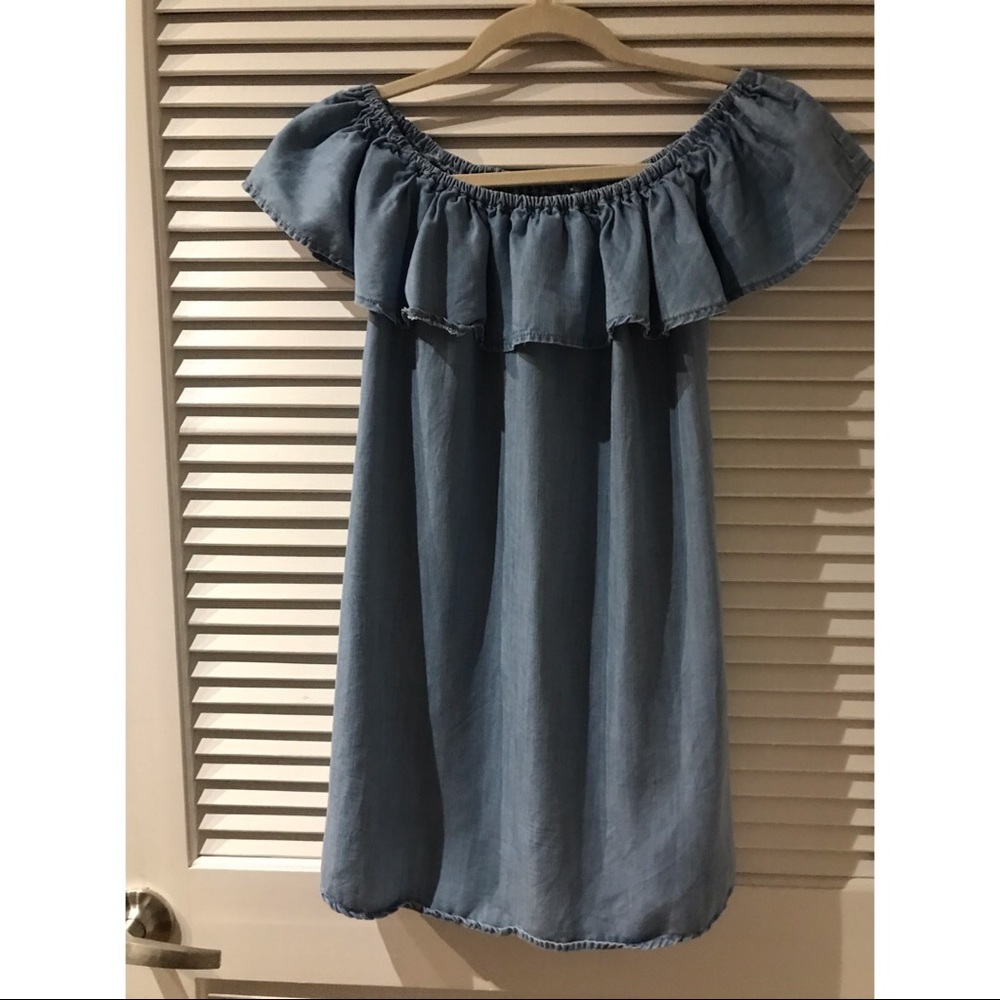 Vestique Off the Shoulder Chambray Dress